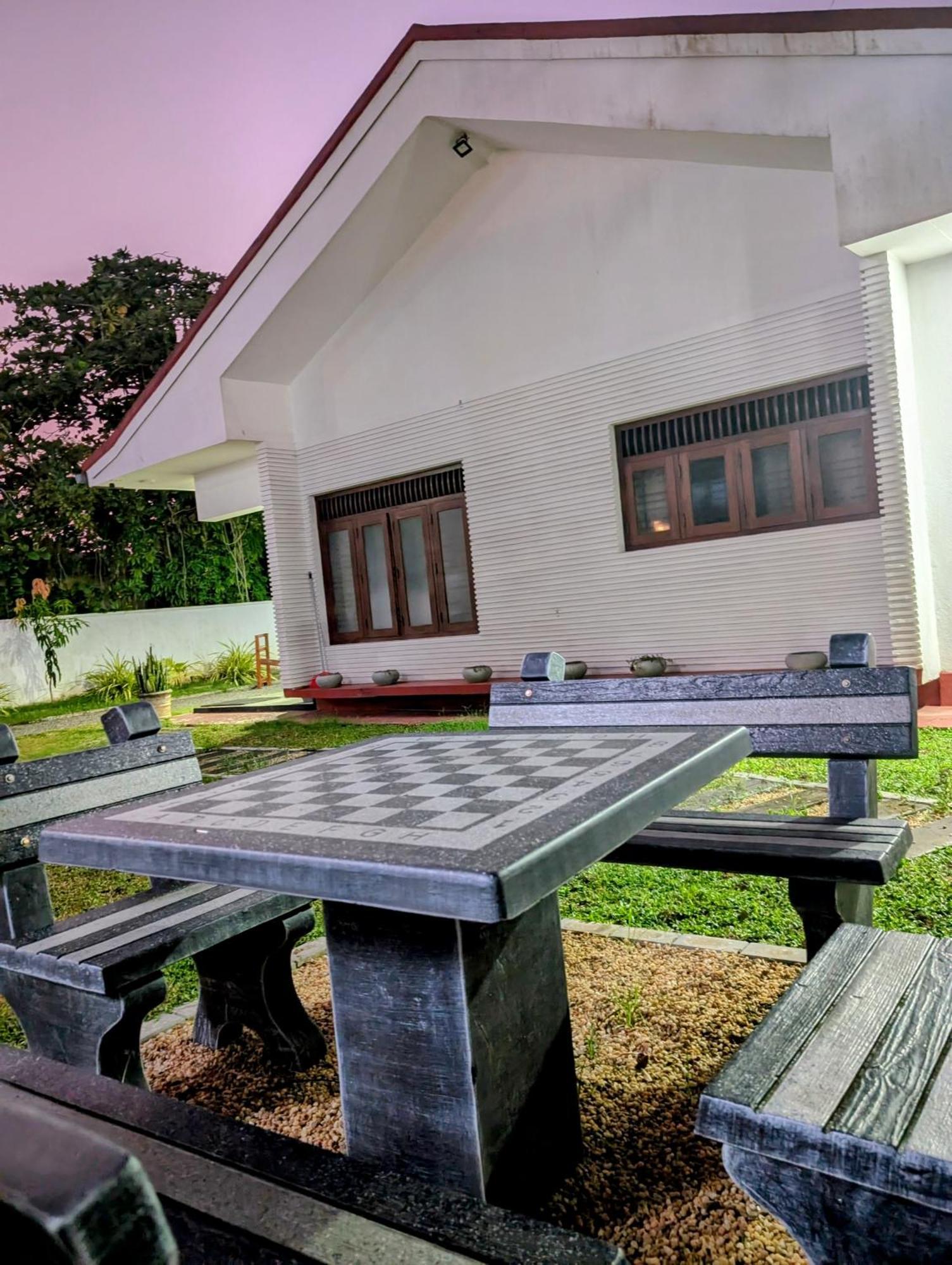 Costels Weligama Hostel Exterior photo