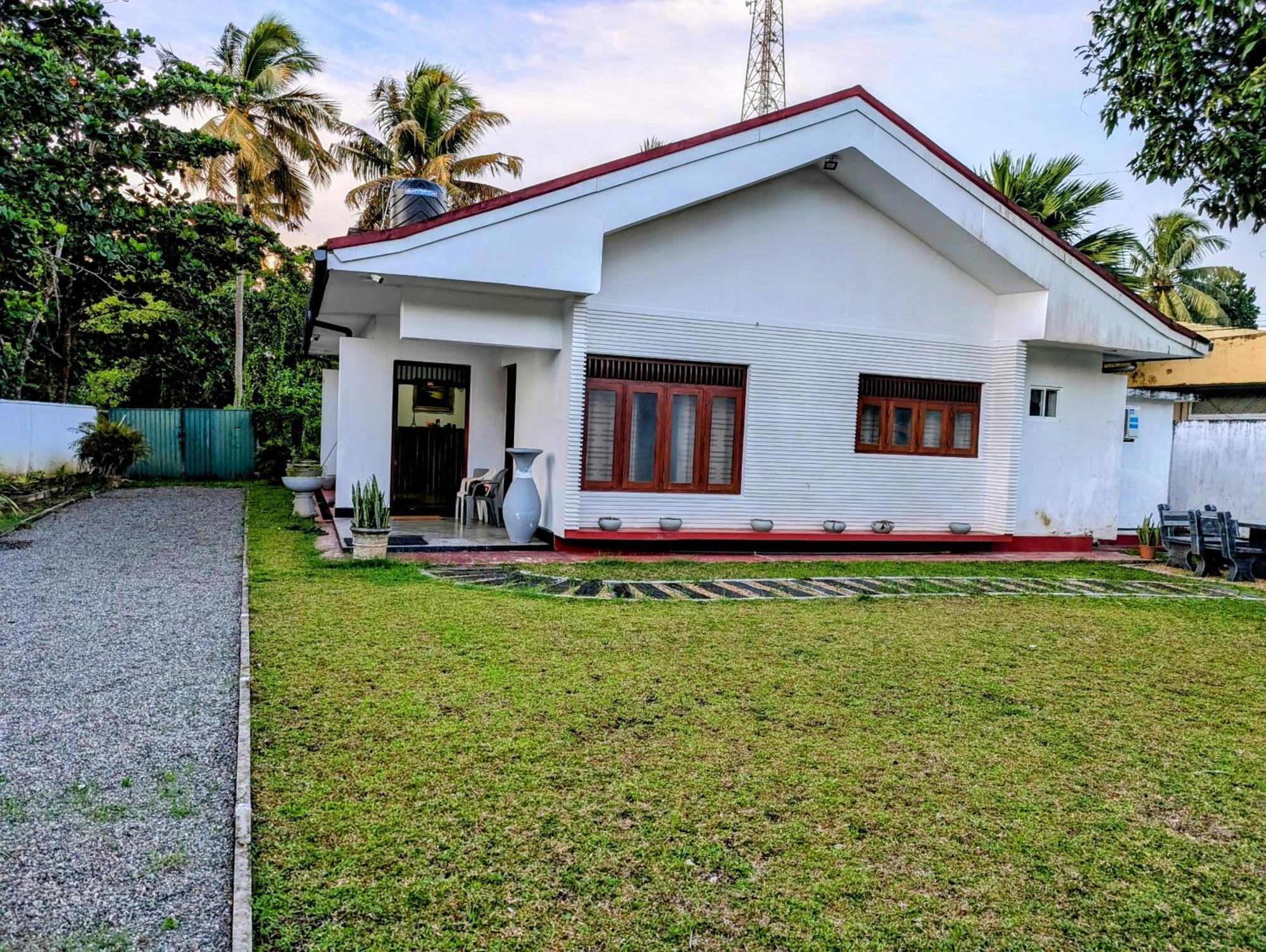 Costels Weligama Hostel Exterior photo