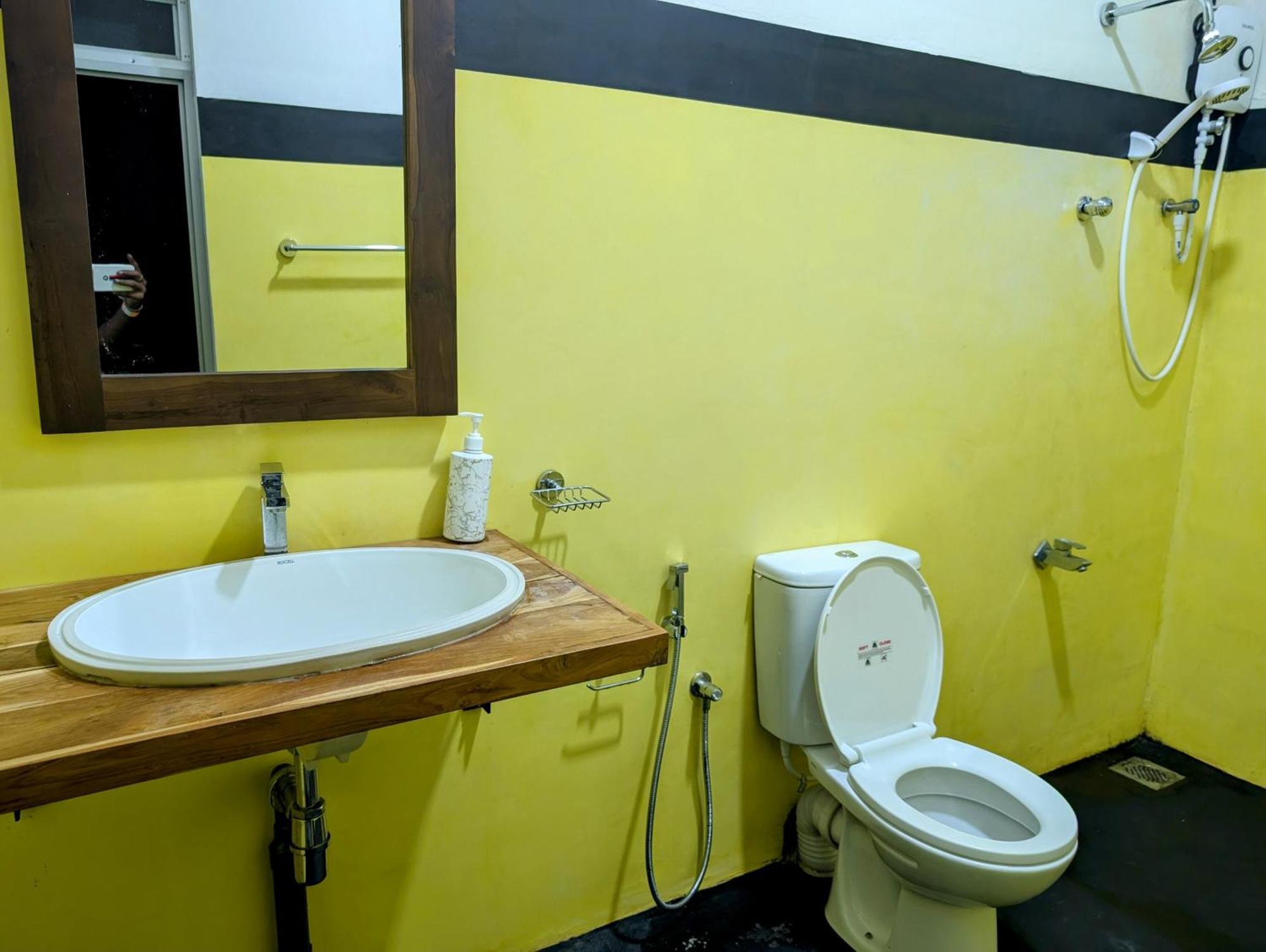 Costels Weligama Hostel Exterior photo